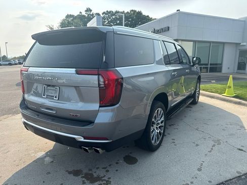 Used 2025 GMC Yukon XL Denali AWD/4WD image 6