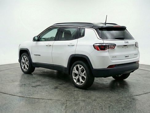 Used 2025 Jeep Compass Latitude image 6