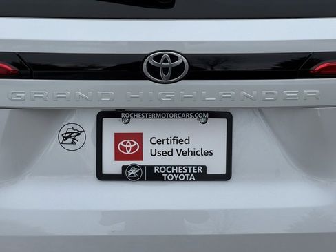 Certified 2024 Toyota Grand Highlander XLE image 46