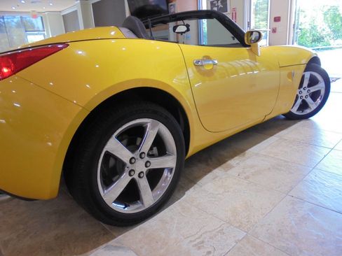 Used 2007 Pontiac Solstice Convertible RWD image 15