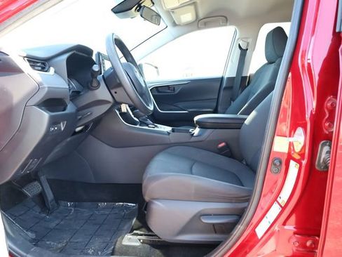 Used 2019 Toyota RAV4 LE image 12