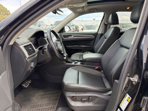 Used 2019 Volkswagen Atlas SEL R-Line image 2