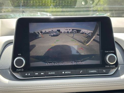 Used 2025 Nissan Rogue SV AWD/4WD image 25