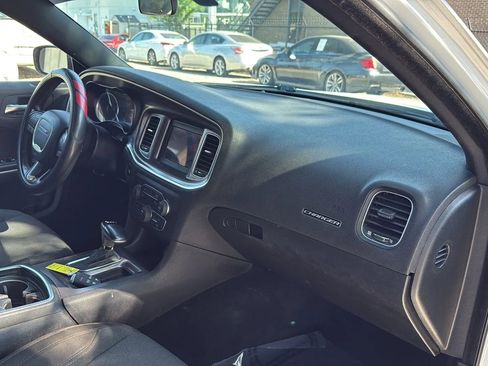 Used 2019 Dodge Charger SXT RWD image 21