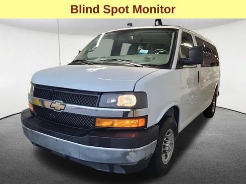 Used 2025 Chevrolet Express 2500 LT w/ LT Preferred Equipment Group RWD image 4