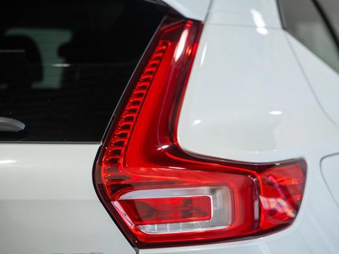 Used 2023 Volvo XC40 B5 Plus w/ Driver Assist Package AWD/4WD image 6