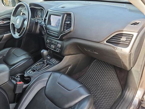 Used 2019 Jeep Cherokee Latitude Plus w/ Comfort/Convenience Group image 22