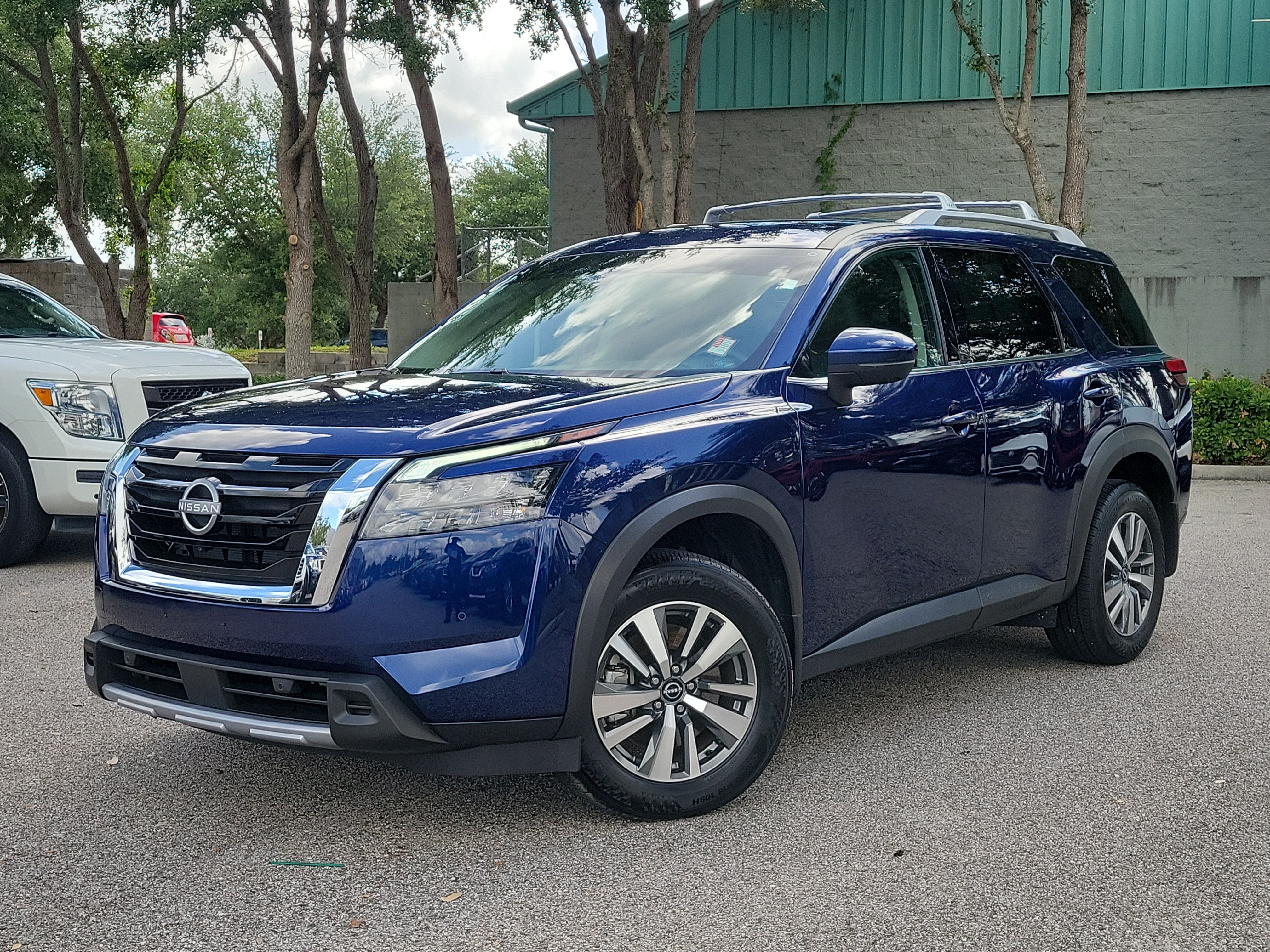 Certified 2025 Nissan Pathfinder SL FWD image 33