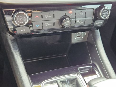 Used 2022 Jeep Compass Latitude image 22