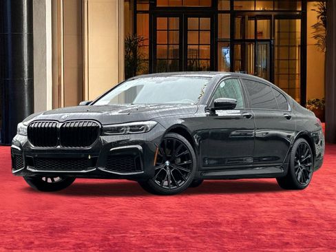 Used 2022 BMW 740i w/ M Sport Package image 1