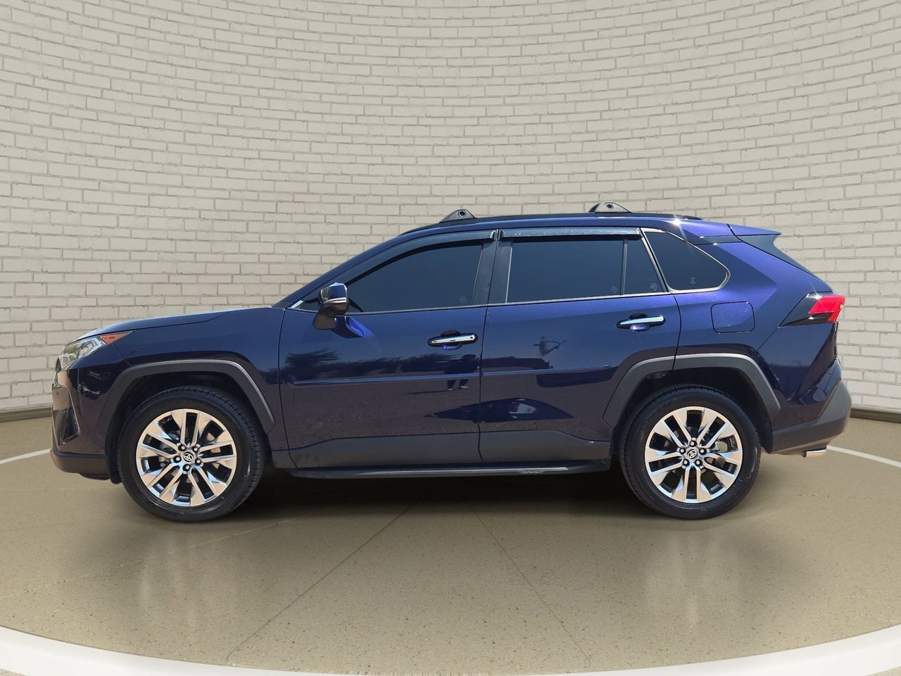 Used 2020 Toyota RAV4 Limited FWD image 8
