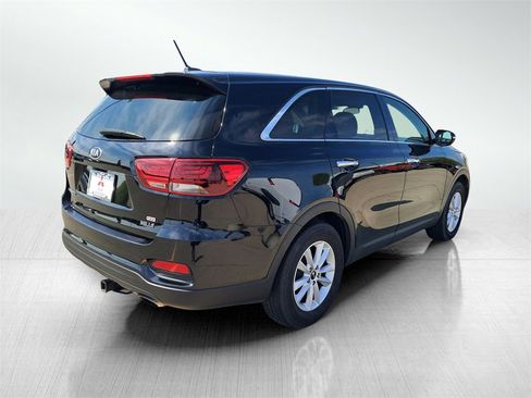 Used 2019 Kia Sorento LX image 5