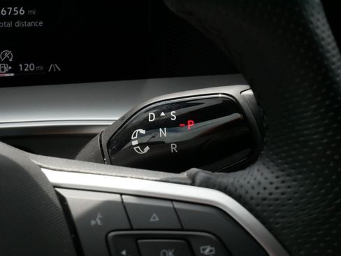 Certified 2025 Volkswagen Tiguan SE R-Line AWD/4WD image 25