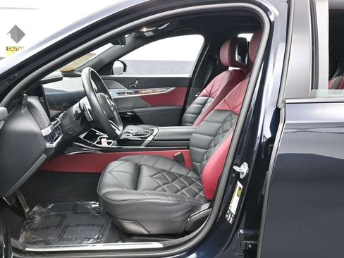 Used 2025 BMW 740i xDrive AWD/4WD image 11