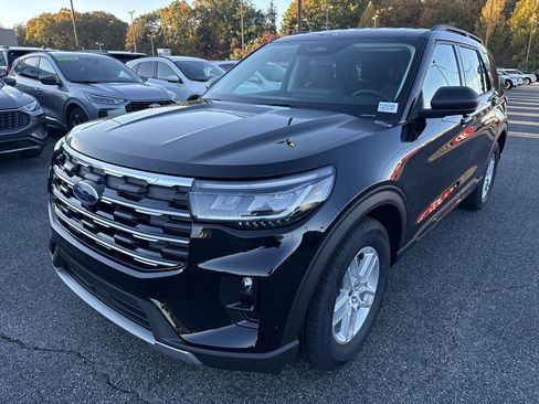 New 2026 Ford Explorer Active w/ Active Comfort Package image 3