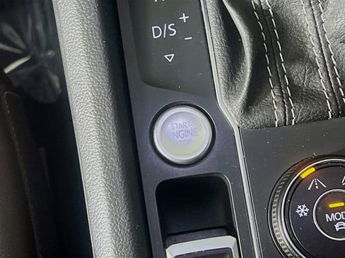 Used 2021 Volkswagen Atlas SEL Premium image 18