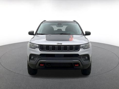 Used 2025 Jeep Compass Trailhawk AWD/4WD image 2