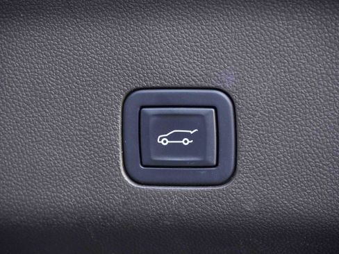 Used 2024 Chevrolet Tahoe Z71 w/ Luxury Package image 39