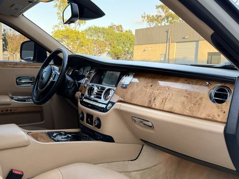 Used 2011 Rolls-Royce Ghost image 44