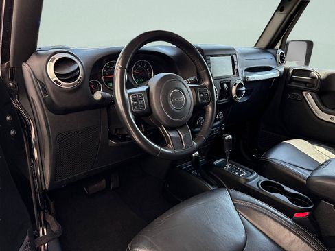 Used 2018 Jeep Wrangler Unlimited Sahara w/ Connectivity Group AWD/4WD image 11