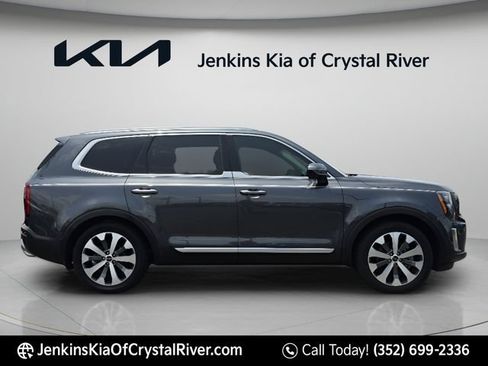 Used 2022 Kia Telluride SX w/ Towing Package FWD image 4