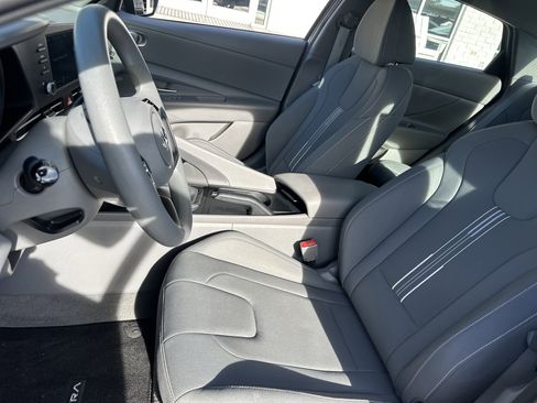 Used 2023 Hyundai Elantra SEL image 11