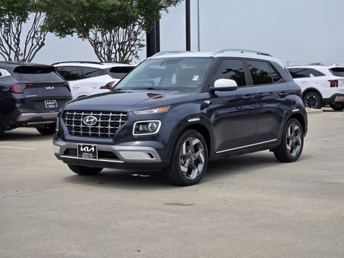 Used 2022 Hyundai Venue Limited FWD image 2