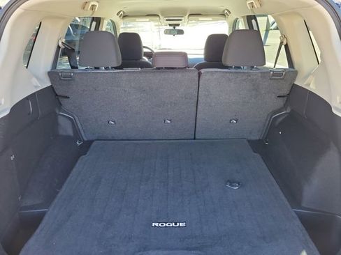Used 2023 Nissan Rogue SV image 8