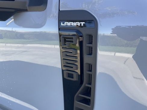 New 2026 Ford F250 Lariat w/ Black Appearance Package image 31