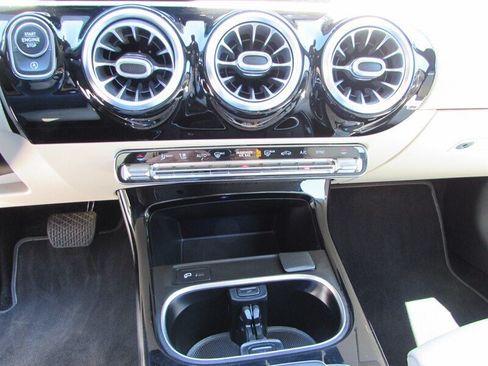 Used 2021 Mercedes-Benz CLA 250 image 18