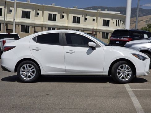 Used 2017 Toyota Yaris iA image 21