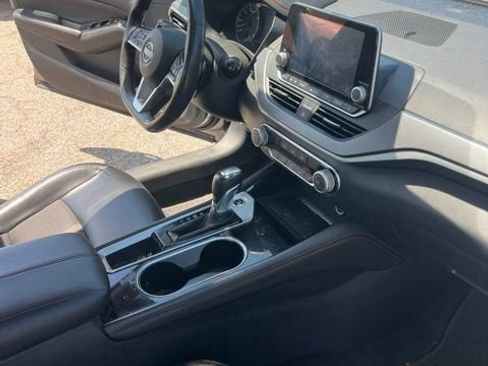 Used 2024 Nissan Altima 2.5 SR FWD image 13
