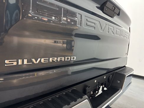 Used 2020 Chevrolet Silverado 1500 LT w/ Texas Edition image 12