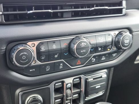 New 2026 Jeep Gladiator Sport AWD/4WD image 21