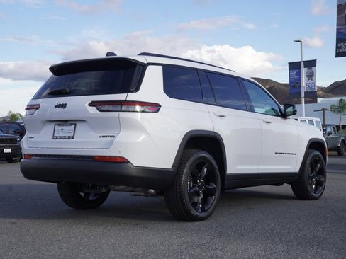 New 2025 Jeep Grand Cherokee L Limited w/ Black Appearance Package image 4