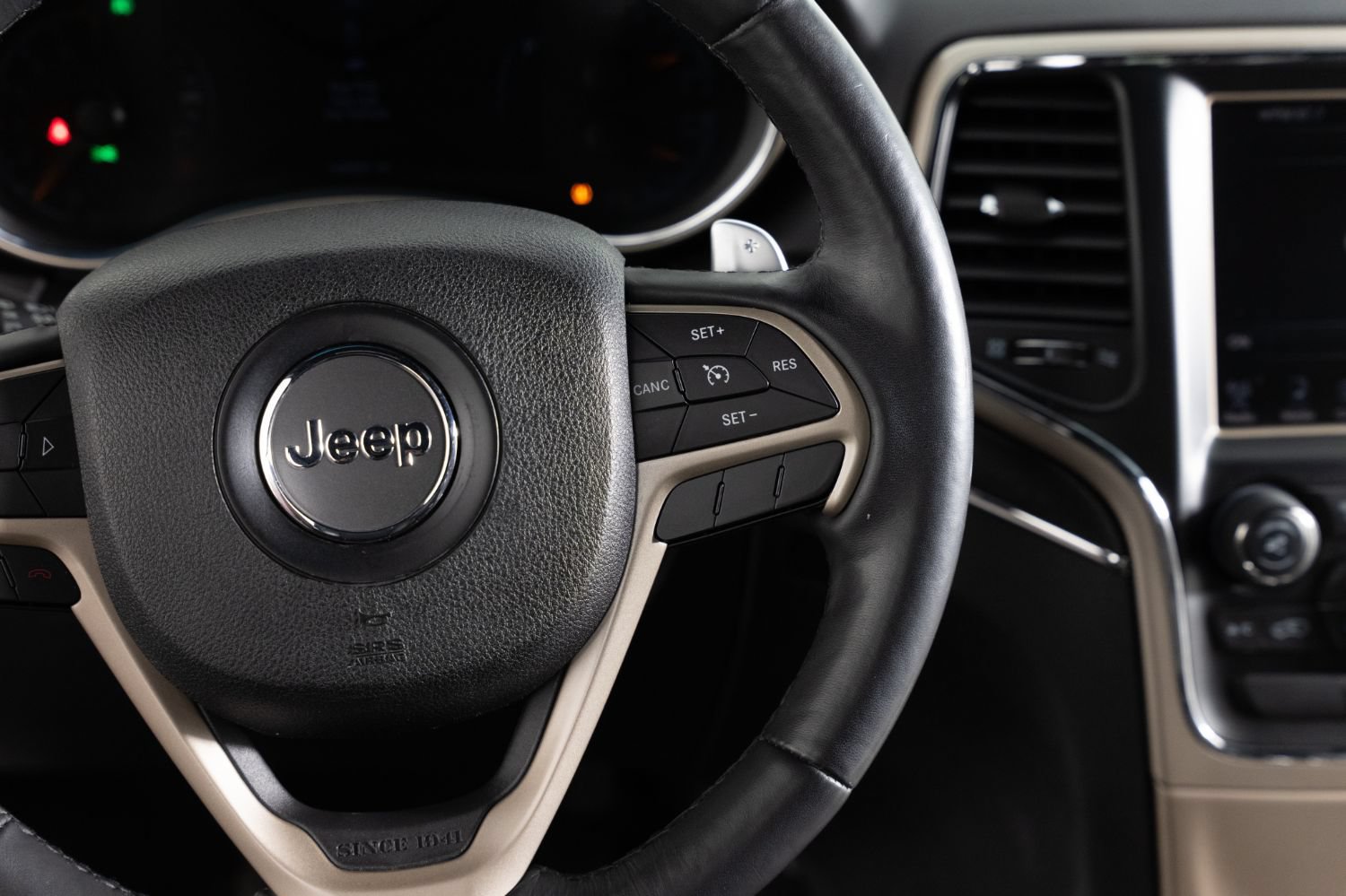 Used 2015 Jeep Grand Cherokee Limited AWD/4WD image 32