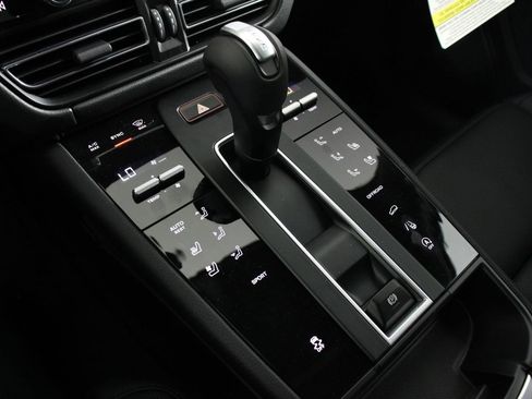 New 2026 Porsche Macan image 14