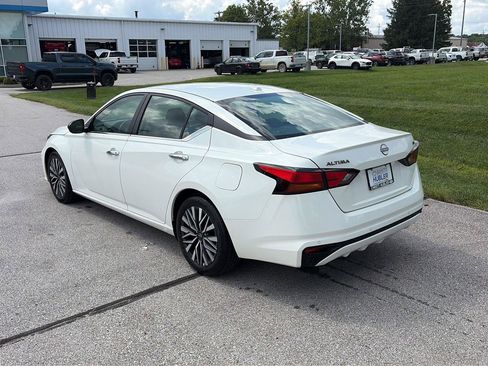 Used 2024 Nissan Altima 2.5 SV FWD image 3