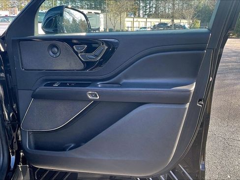 Certified 2022 Lincoln Aviator Reserve w/ Equipment Group 201A image 24