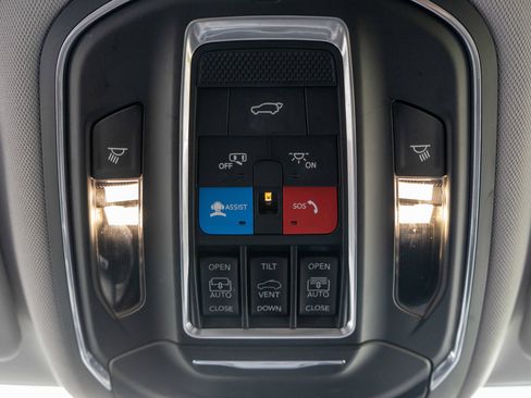 Used 2022 Jeep Grand Cherokee L Limited AWD/4WD image 24
