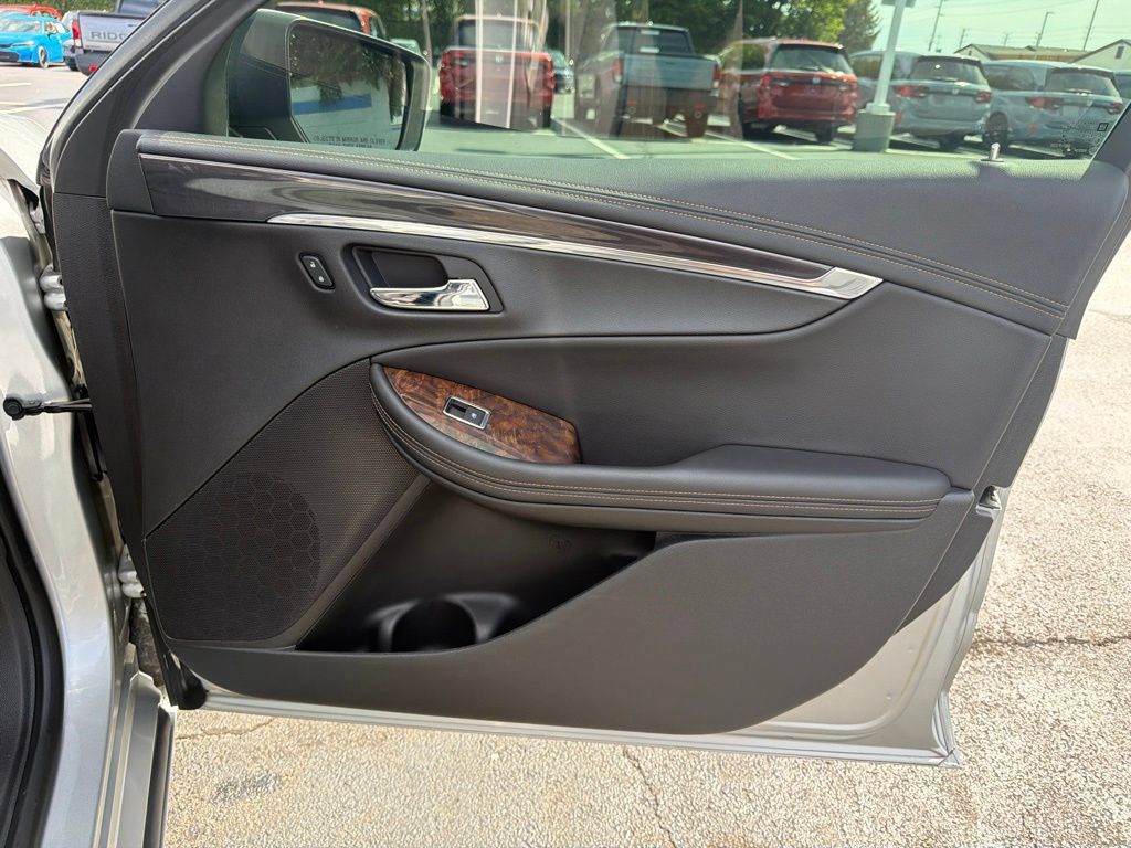 Used 2015 Chevrolet Impala LT w/ Convenience Package FWD image 24