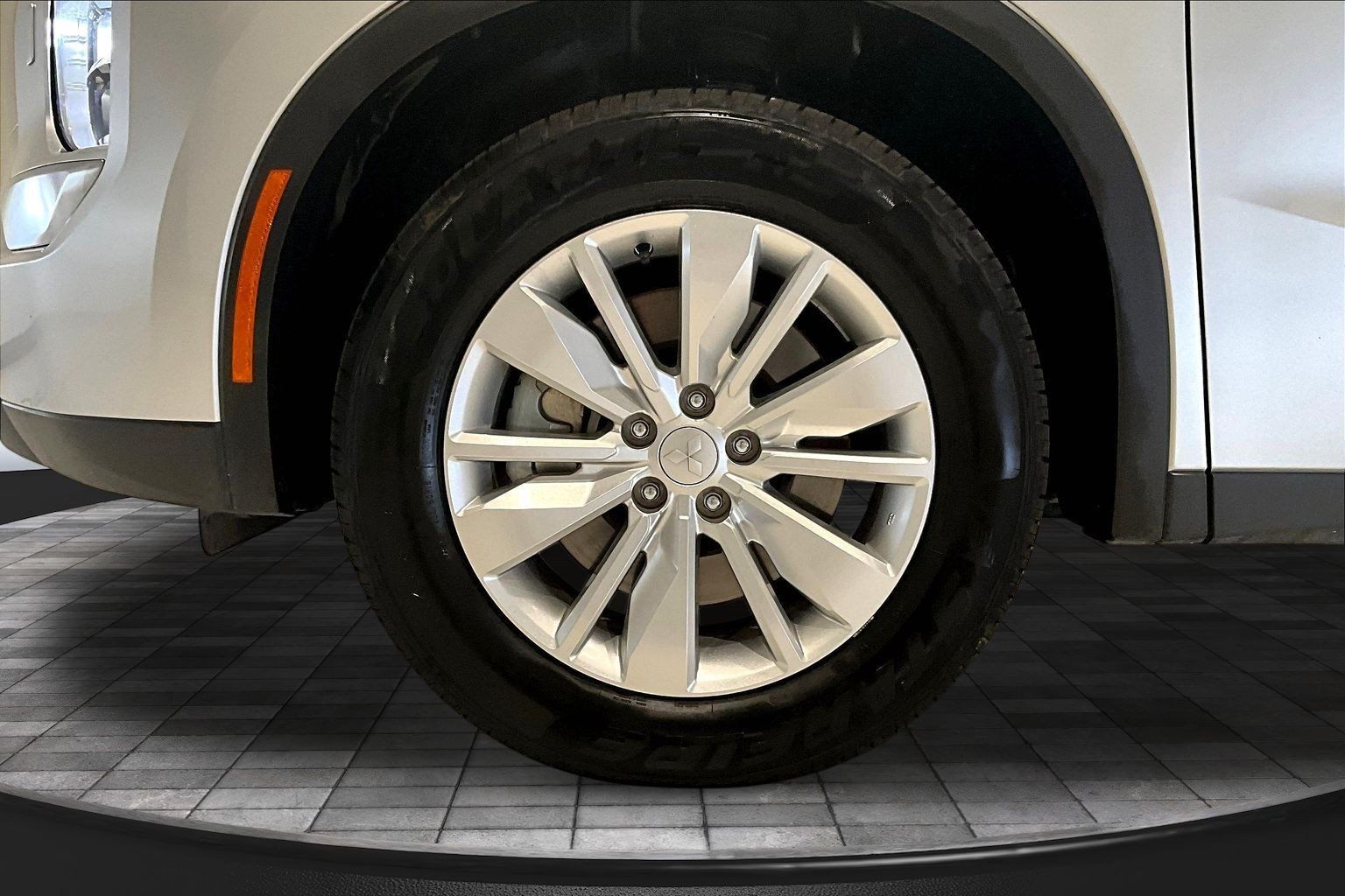 Used 2025 Mitsubishi Outlander ES AWD/4WD image 31