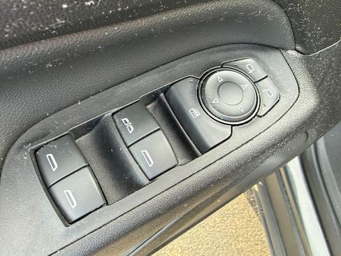 Used 2020 Chevrolet Equinox LT FWD image 16
