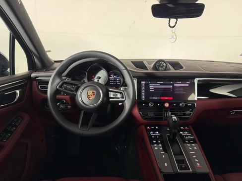 Certified 2025 Porsche Macan S image 20
