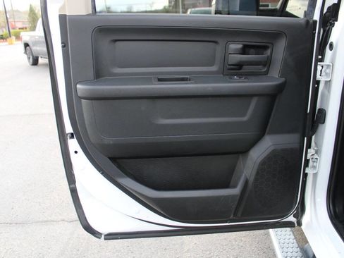 Used 2018 RAM 2500 Tradesman w/ Chrome Appearance Group image 32