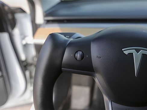 Used 2021 Tesla Model 3 Performance image 13