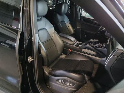 Used 2019 Porsche Cayenne AWD/4WD image 36