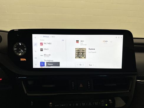 Certified 2025 Lexus ES 300h w/ Technology Package FWD image 23