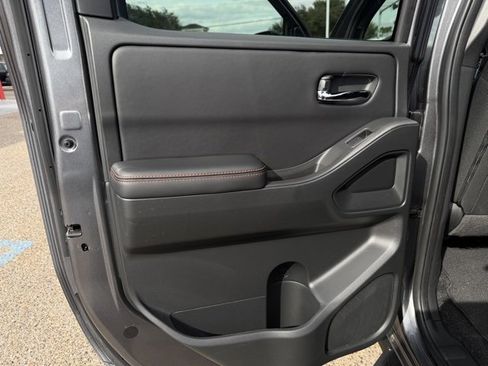 Certified 2025 Nissan Frontier PRO-4X w/ Tow Package image 11