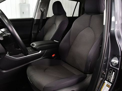 Used 2023 Toyota Highlander LE AWD/4WD image 28